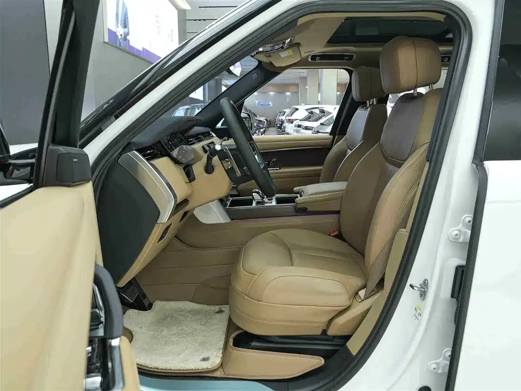 Land Rover Range Rover 2023 3.0 L6 400PS Vogue SE 7-Seat Long Wheelbase 2023 - thumbnail 11