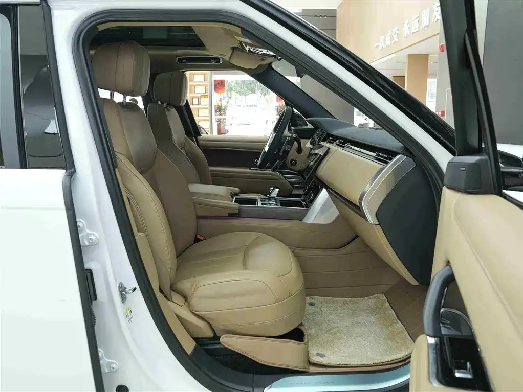 Land Rover Range Rover 2023 3.0 L6 400PS Vogue SE 7-Seat Long Wheelbase 2023 - thumbnail 12
