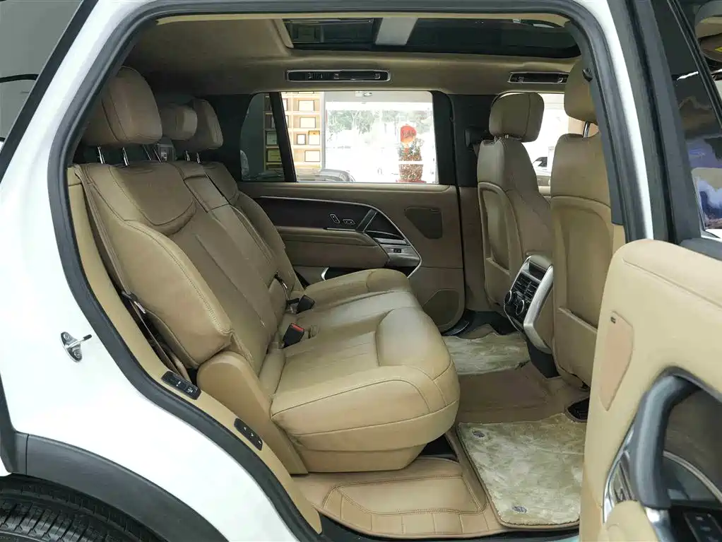 Land Rover Range Rover 2023 3.0 L6 400PS Vogue SE 7-Seat Long Wheelbase 2023 - thumbnail 13