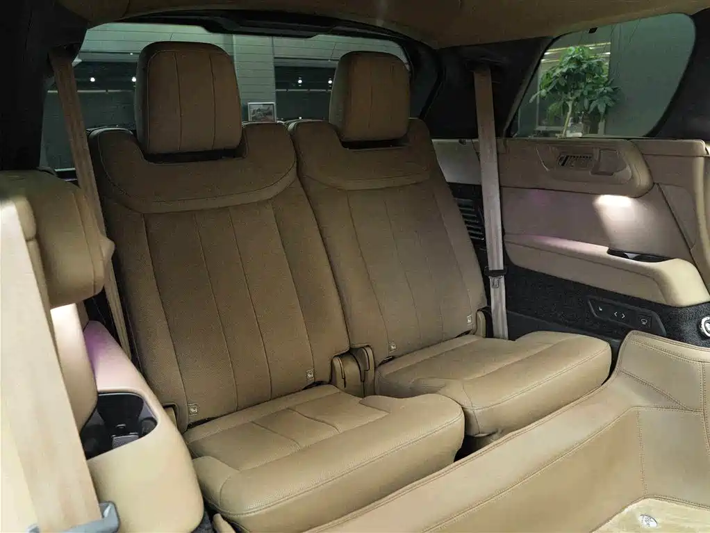 Land Rover Range Rover 2023 3.0 L6 400PS Vogue SE 7-Seat Long Wheelbase 2023 - thumbnail 14