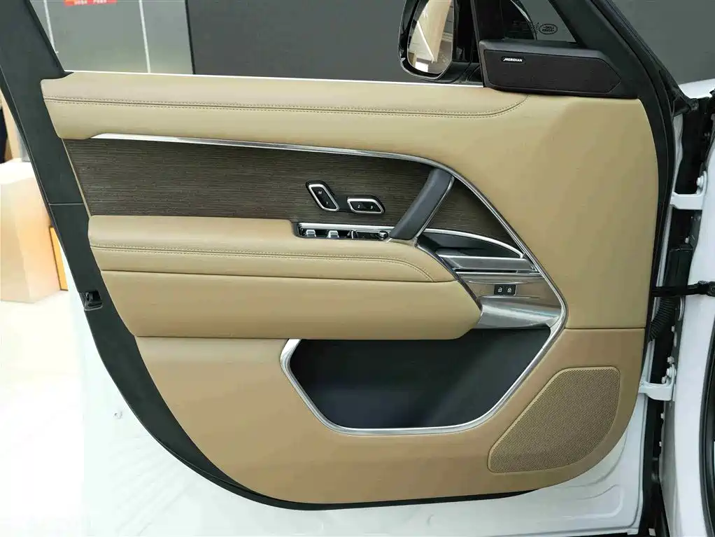 Land Rover Range Rover 2023 3.0 L6 400PS Vogue SE 7-Seat Long Wheelbase 2023 - thumbnail 15