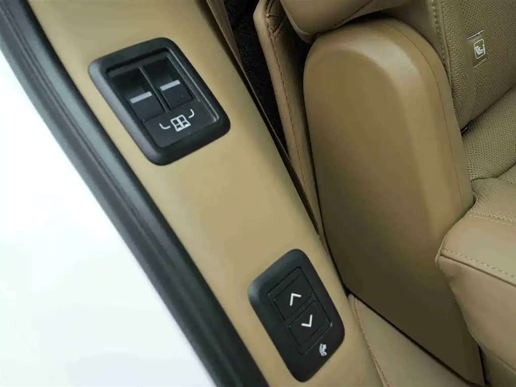 Land Rover Range Rover 2023 3.0 L6 400PS Vogue SE 7-Seat Long Wheelbase 2023 - thumbnail 20