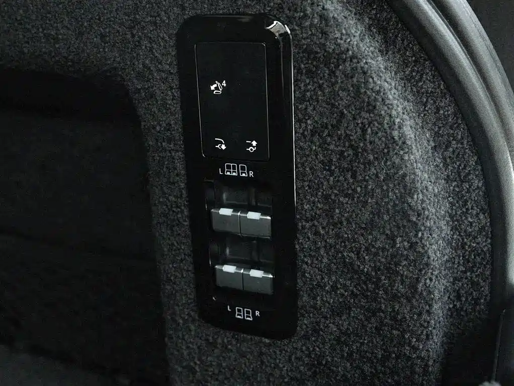 Land Rover Range Rover 2023 3.0 L6 400PS Vogue SE 7-Seat Long Wheelbase 2023 - thumbnail 22
