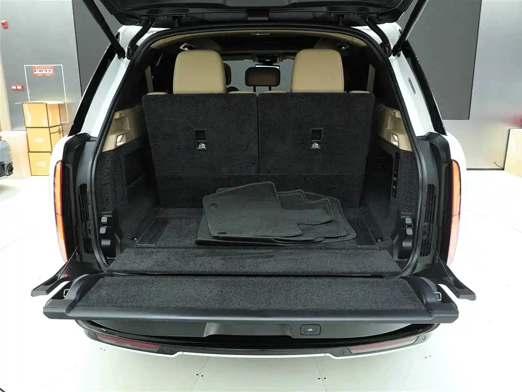 Land Rover Range Rover 2023 3.0 L6 400PS Vogue SE 7-Seat Long Wheelbase 2023 - thumbnail 28