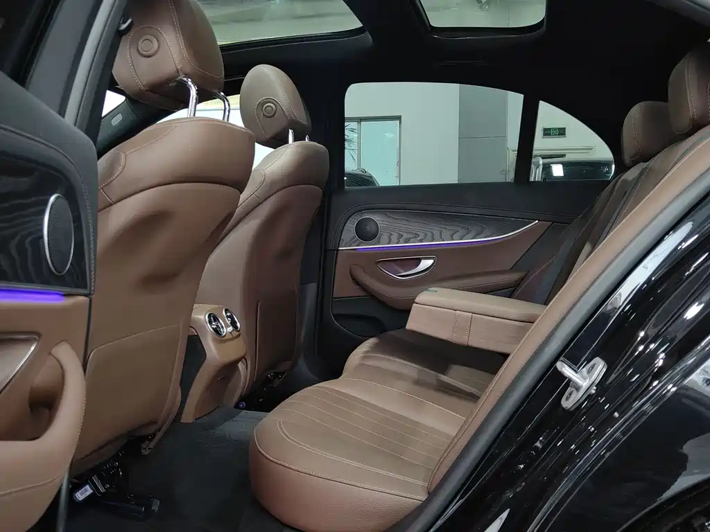 Mercedes-Benz Mercedes-Benz E-Class Import 2021 Model Facelift E 260 Fashion Sport Version 2021 - thumbnail 4