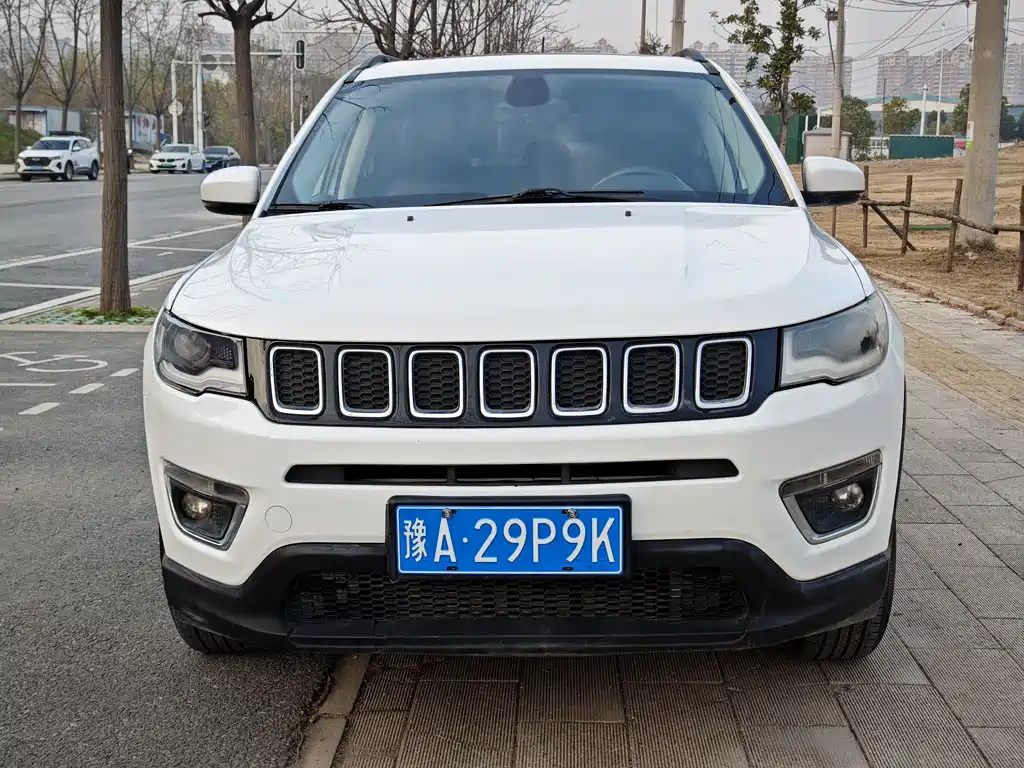 Jeep Jeep Cherokee 2017 200T Automatic Family Enjoyment Edition 2018 - thumbnail 2