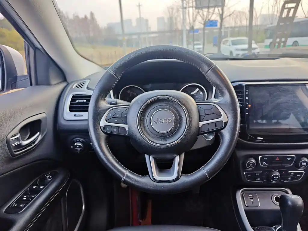 Jeep Jeep Cherokee 2017 200T Automatic Family Enjoyment Edition 2018 - thumbnail 8