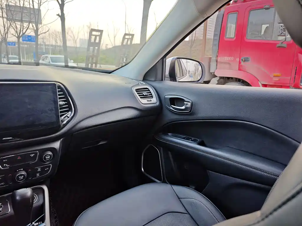 Jeep Jeep Cherokee 2017 200T Automatic Family Enjoyment Edition 2018 - thumbnail 10