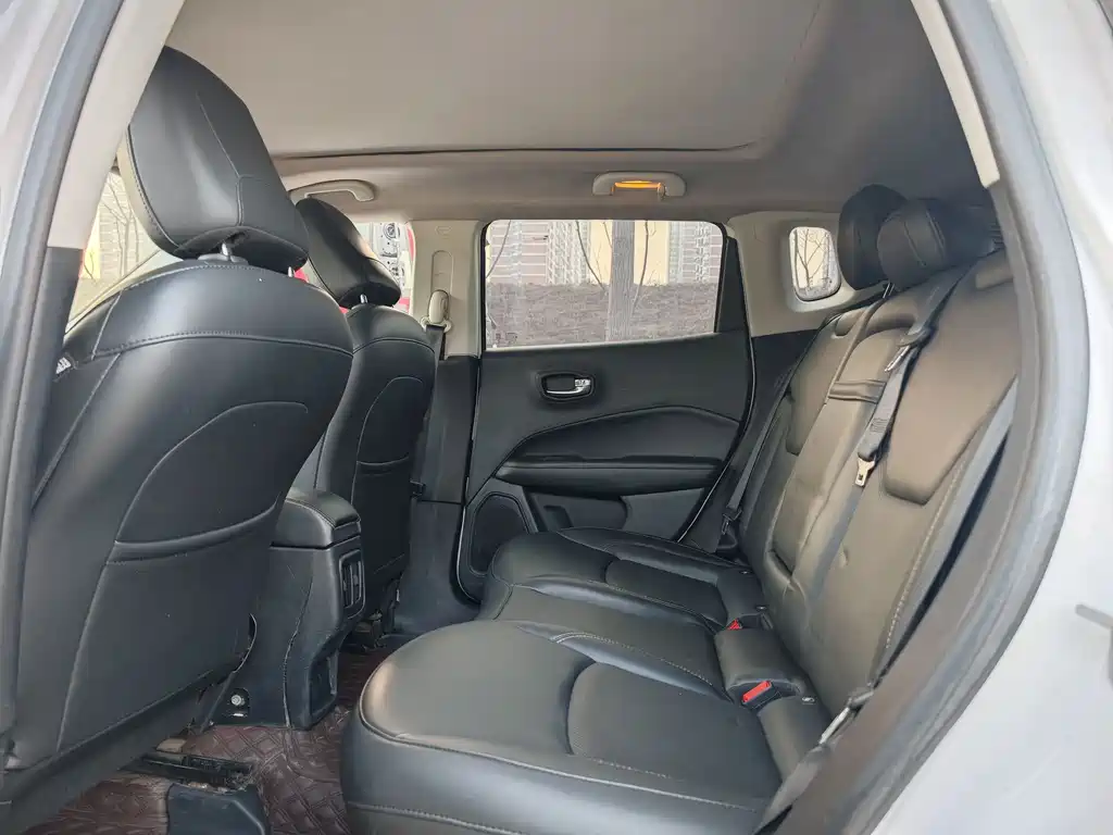 Jeep Jeep Cherokee 2017 200T Automatic Family Enjoyment Edition 2018 - thumbnail 11