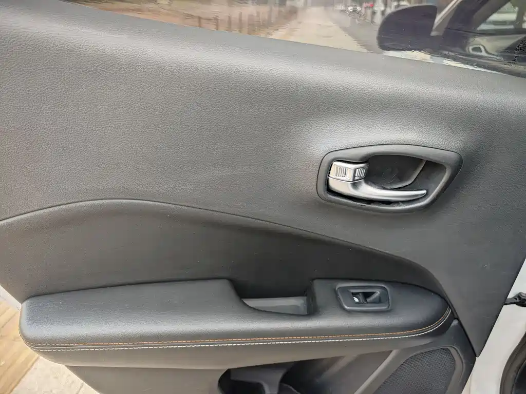 Jeep Jeep Cherokee 2017 200T Automatic Family Enjoyment Edition 2018 - thumbnail 12