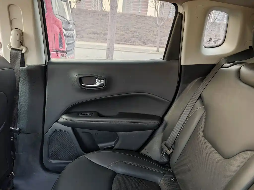 Jeep Jeep Cherokee 2017 200T Automatic Family Enjoyment Edition 2018 - thumbnail 13