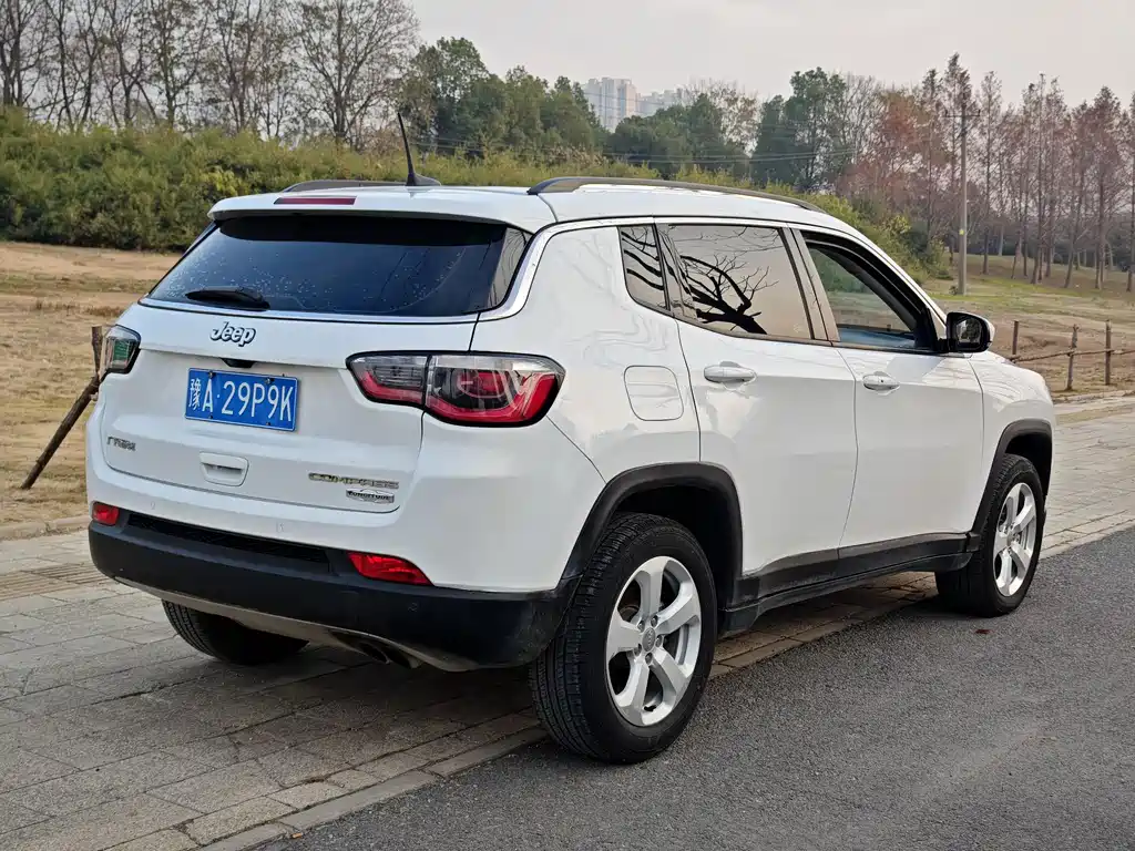 Jeep Jeep Cherokee 2017 200T Automatic Family Enjoyment Edition 2018 - thumbnail 14
