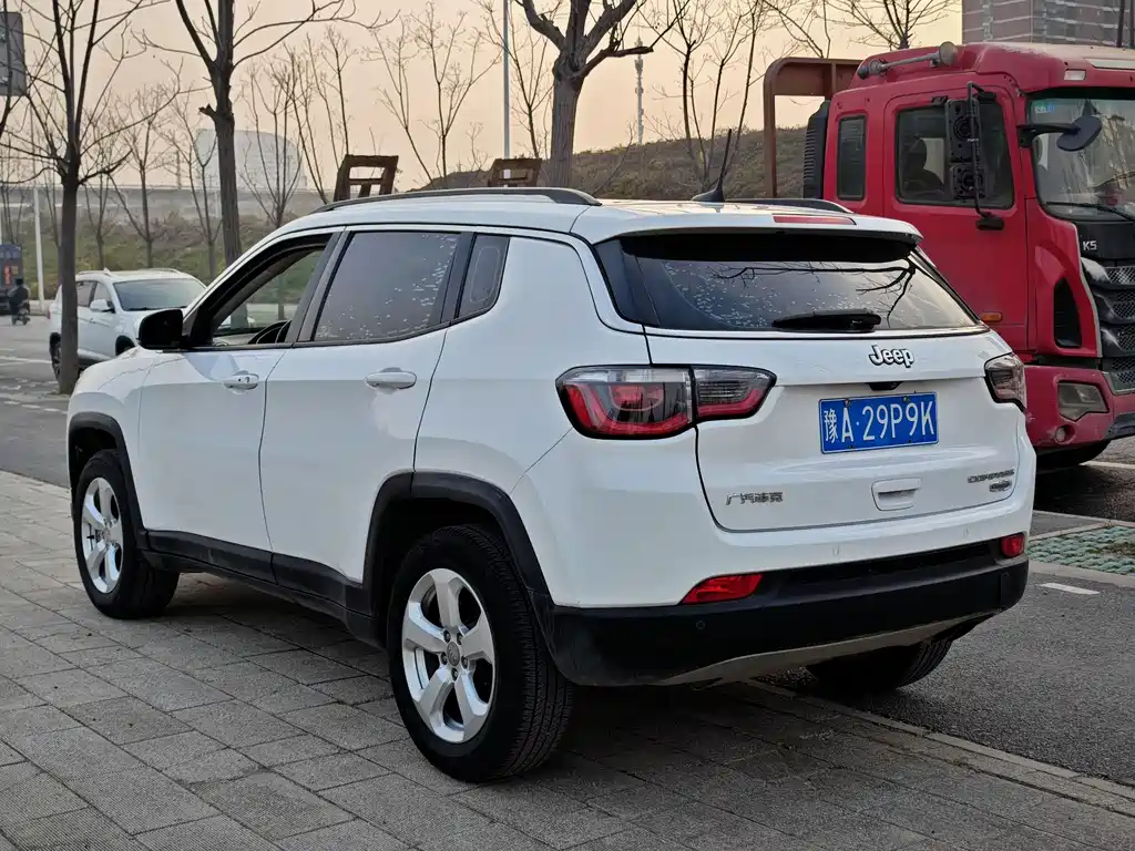 Jeep Jeep Cherokee 2017 200T Automatic Family Enjoyment Edition 2018 - thumbnail 16