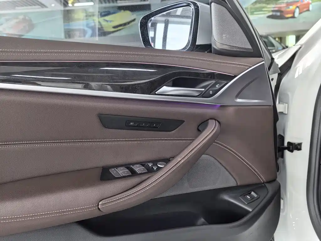 BMW BMW 5 Series 2022 Model Update 2 525Li Luxury Package 2023 - thumbnail 6