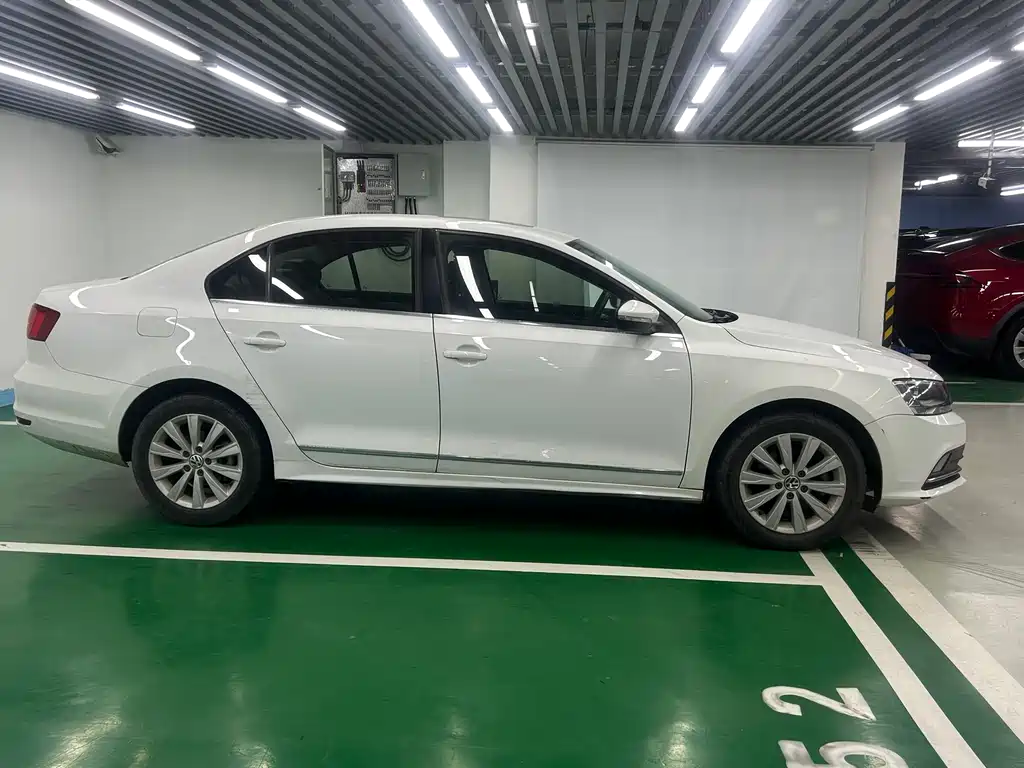 Volkswagen Volkswagen Sagitar 2015 1.6L Automatic Comfort Edition 2016 - thumbnail 4