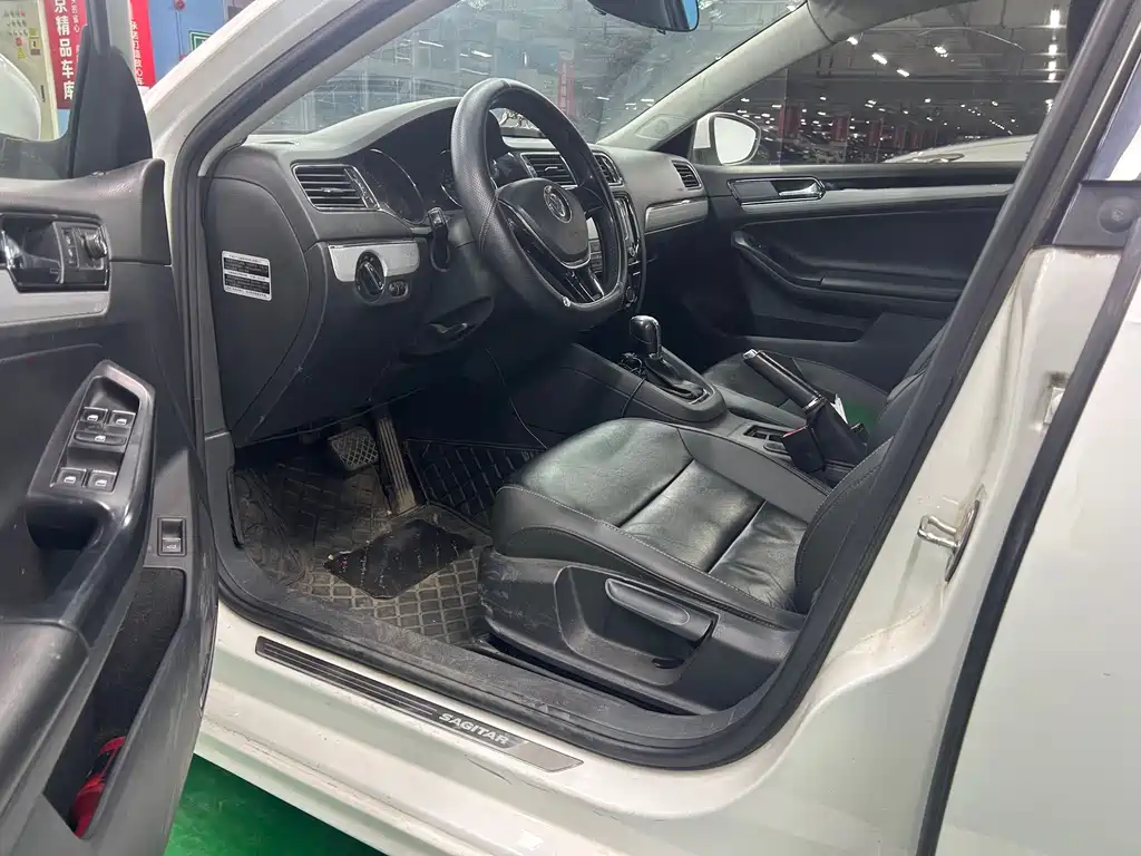 Volkswagen Volkswagen Sagitar 2015 1.6L Automatic Comfort Edition 2016 - thumbnail 8