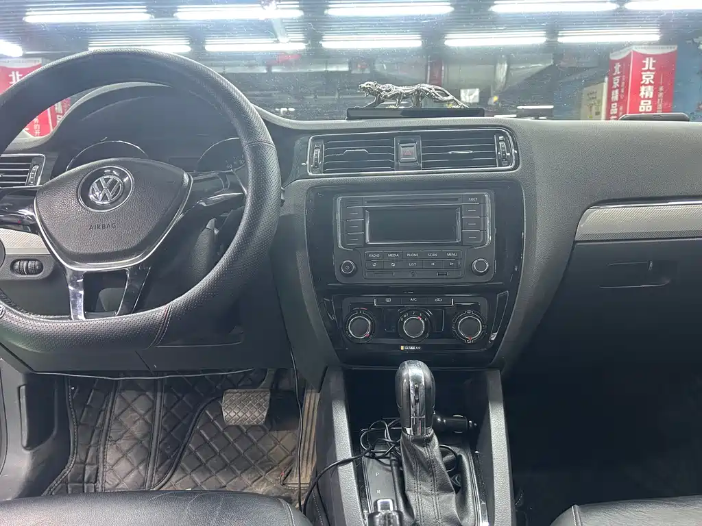 Volkswagen Volkswagen Sagitar 2015 1.6L Automatic Comfort Edition 2016 - thumbnail 11