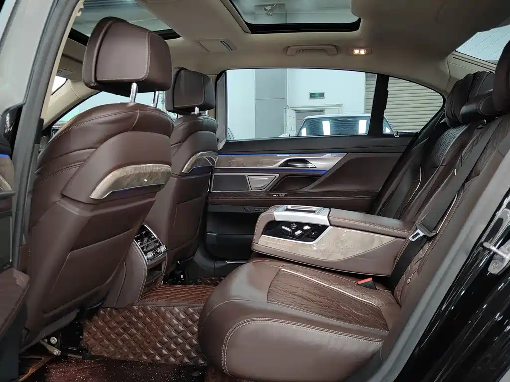 BMW BMW 7 Series 2019 Facelift 740Li Leading Model Luxury Package 2020 - thumbnail 4