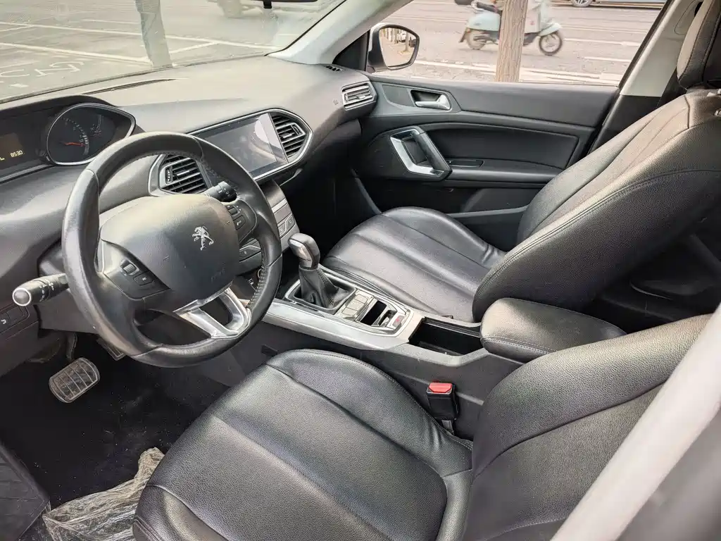 Peugeot Peugeot 308S 2015 1.6T Automatic Sport Edition 2016 - thumbnail 6