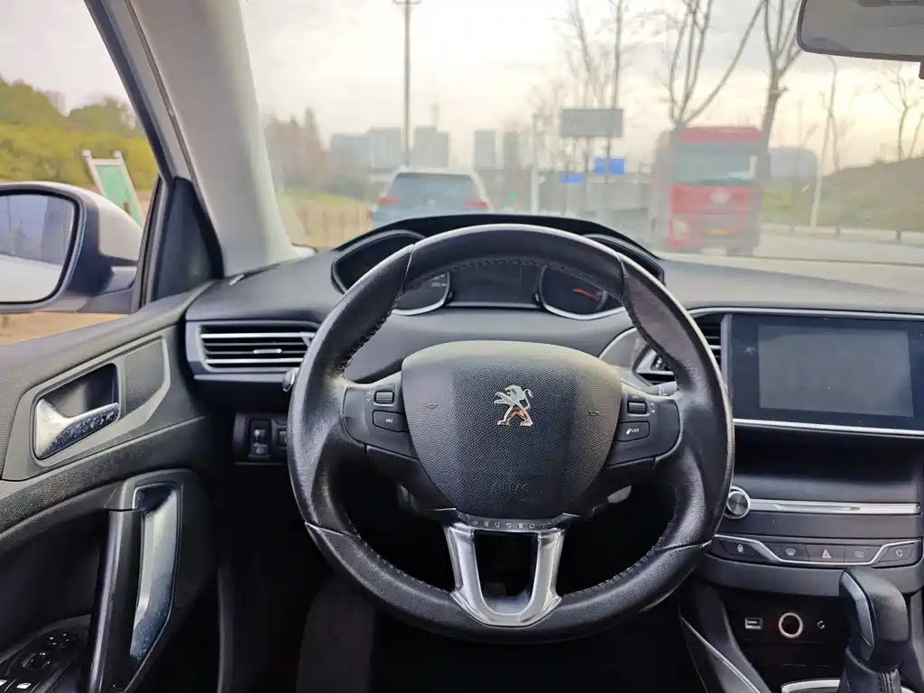 Peugeot Peugeot 308S 2015 1.6T Automatic Sport Edition 2016 - thumbnail 8