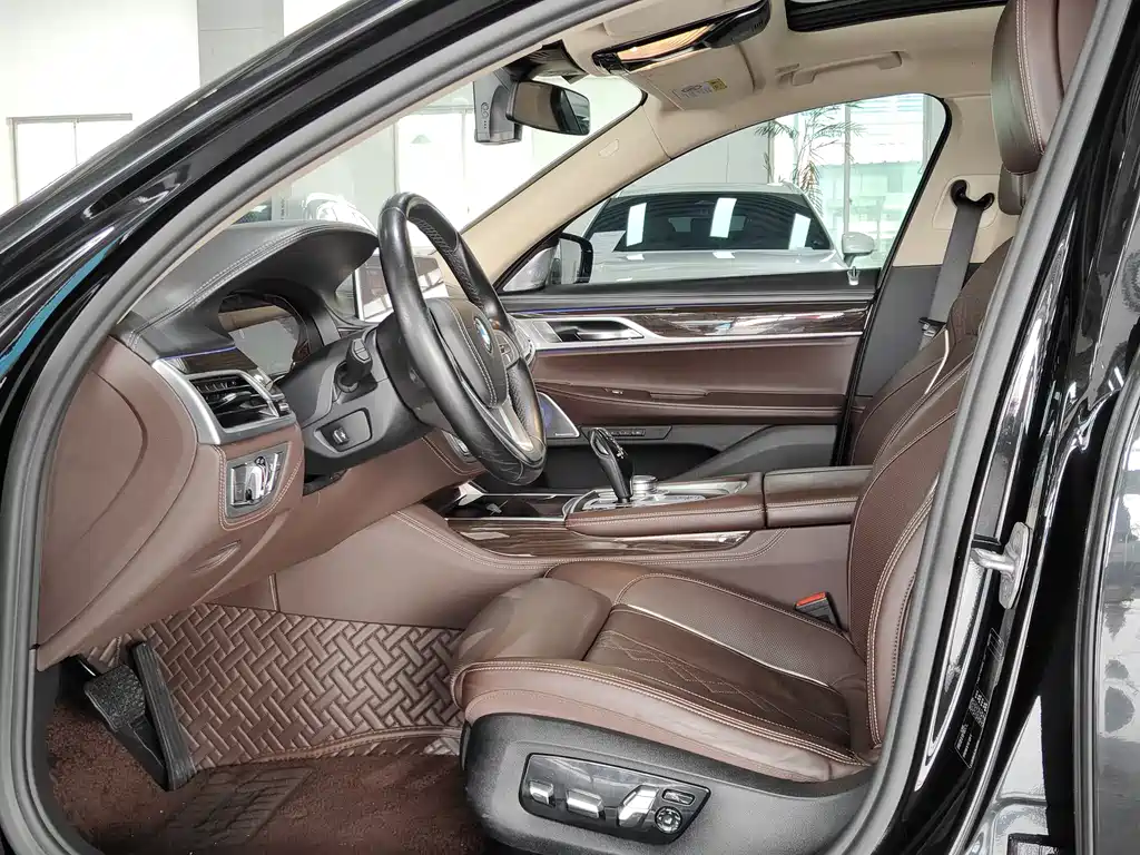 BMW BMW 7 Series 2019 Facelift 730Li Luxury Package 2021 - thumbnail 4
