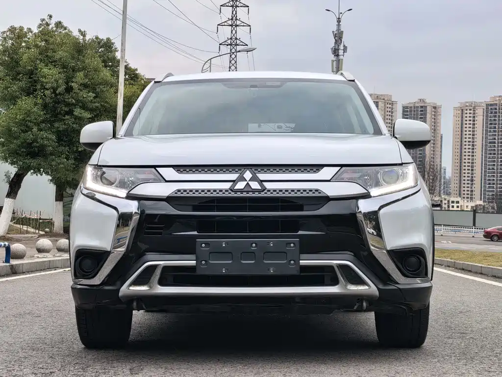 Mitsubishi Outlander 2020 2.0L 2WD Comfort Edition 5-seater 2021 - thumbnail 2