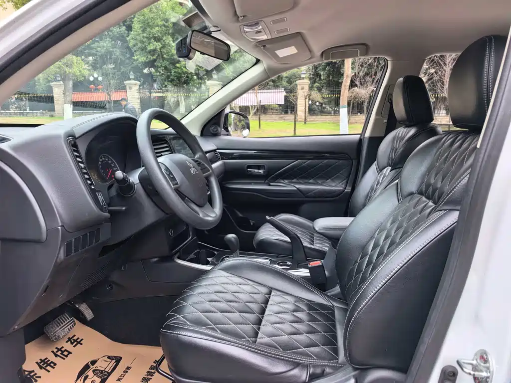 Mitsubishi Outlander 2020 2.0L 2WD Comfort Edition 5-seater 2021 - thumbnail 4