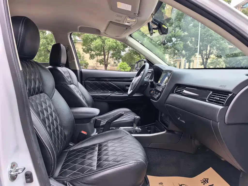 Mitsubishi Outlander 2020 2.0L 2WD Comfort Edition 5-seater 2021 - thumbnail 10
