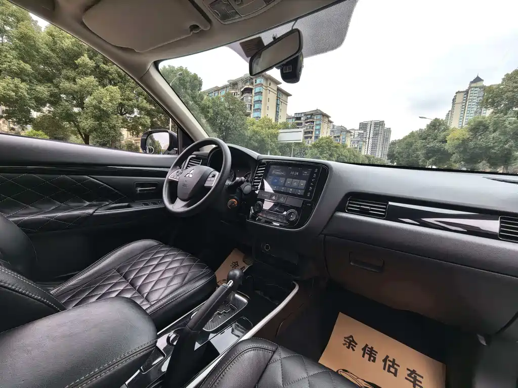 Mitsubishi Outlander 2020 2.0L 2WD Comfort Edition 5-seater 2021 - thumbnail 13