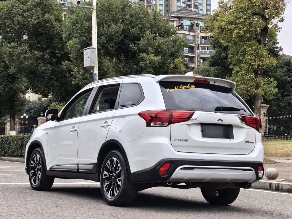 Mitsubishi Outlander 2020 2.0L 2WD Comfort Edition 5-seater 2021 - thumbnail 14