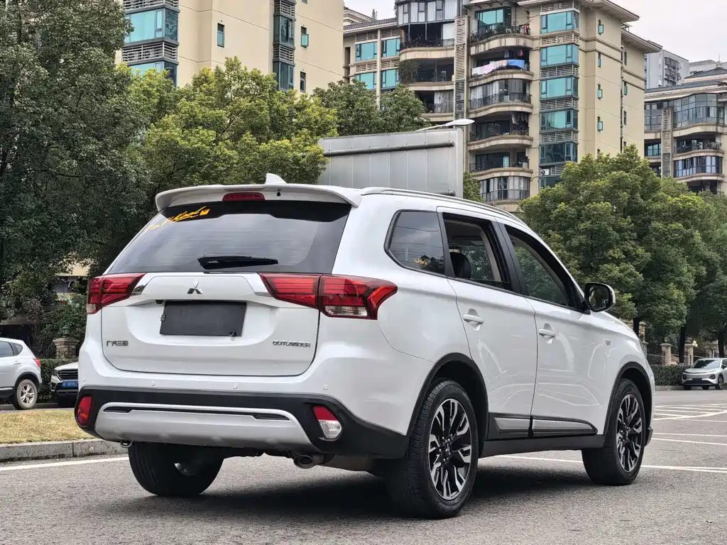 Mitsubishi Outlander 2020 2.0L 2WD Comfort Edition 5-seater 2021 - thumbnail 16
