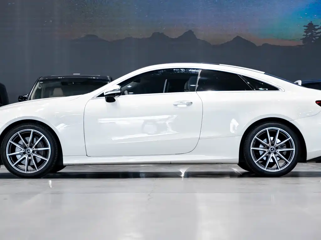 Mercedes-Benz Mercedes-Benz E-Class Coupe E 260 (2023 Model Year) 2024 - thumbnail 4