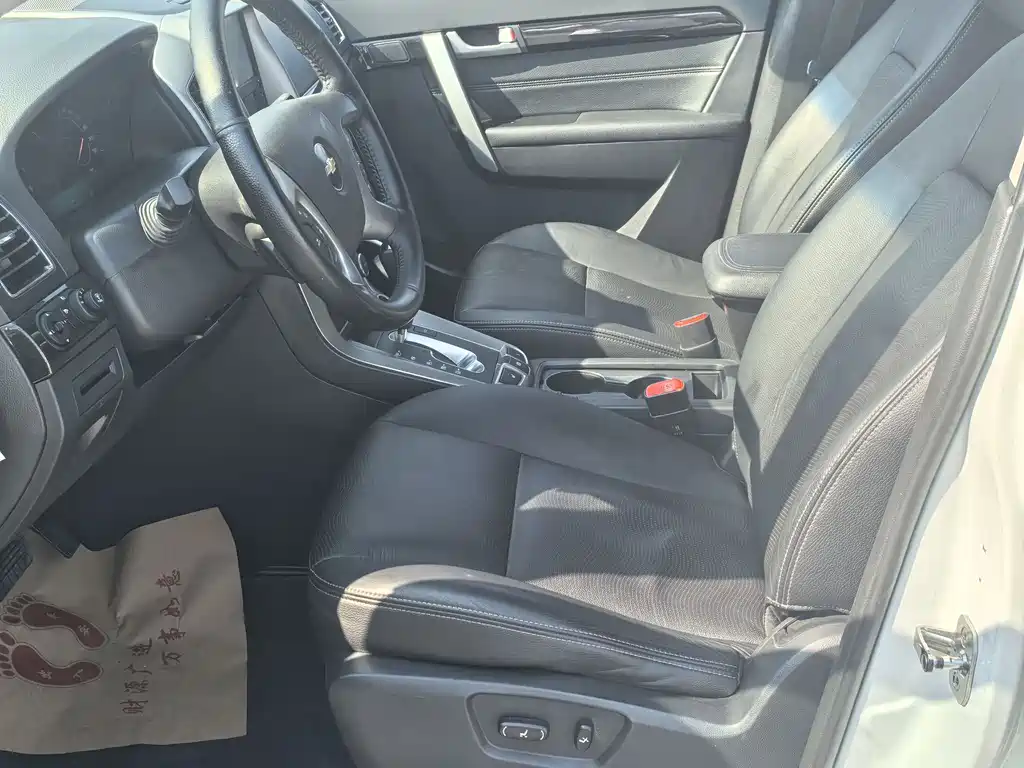 Chevrolet Chevrolet Captiva 2014 2.4L AWD Flagship Edition 7-seater 2015 - thumbnail 4