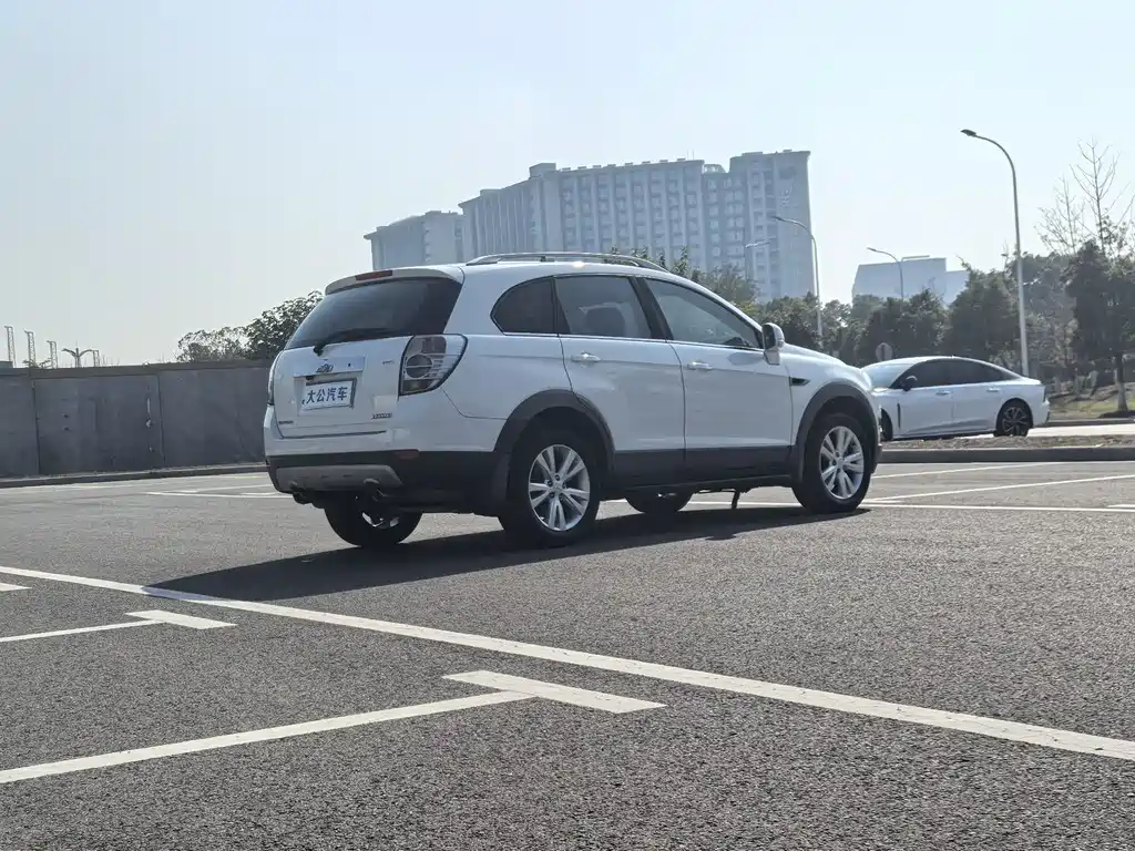 Chevrolet Chevrolet Captiva 2014 2.4L AWD Flagship Edition 7-seater 2015 - thumbnail 8