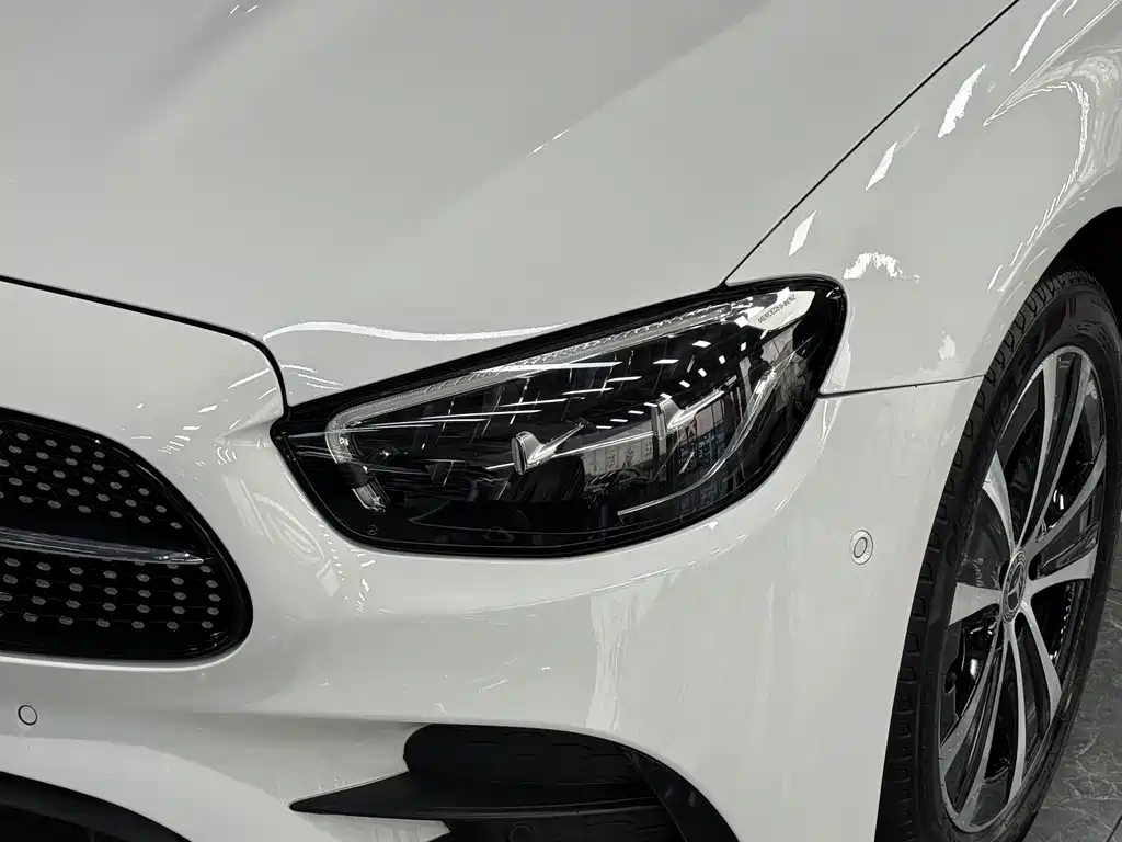 Mercedes-Benz Mercedes-Benz E-Class 2022 Facelift E 350 e L Plug-in Hybrid Sport Sedan 2022 - thumbnail 4