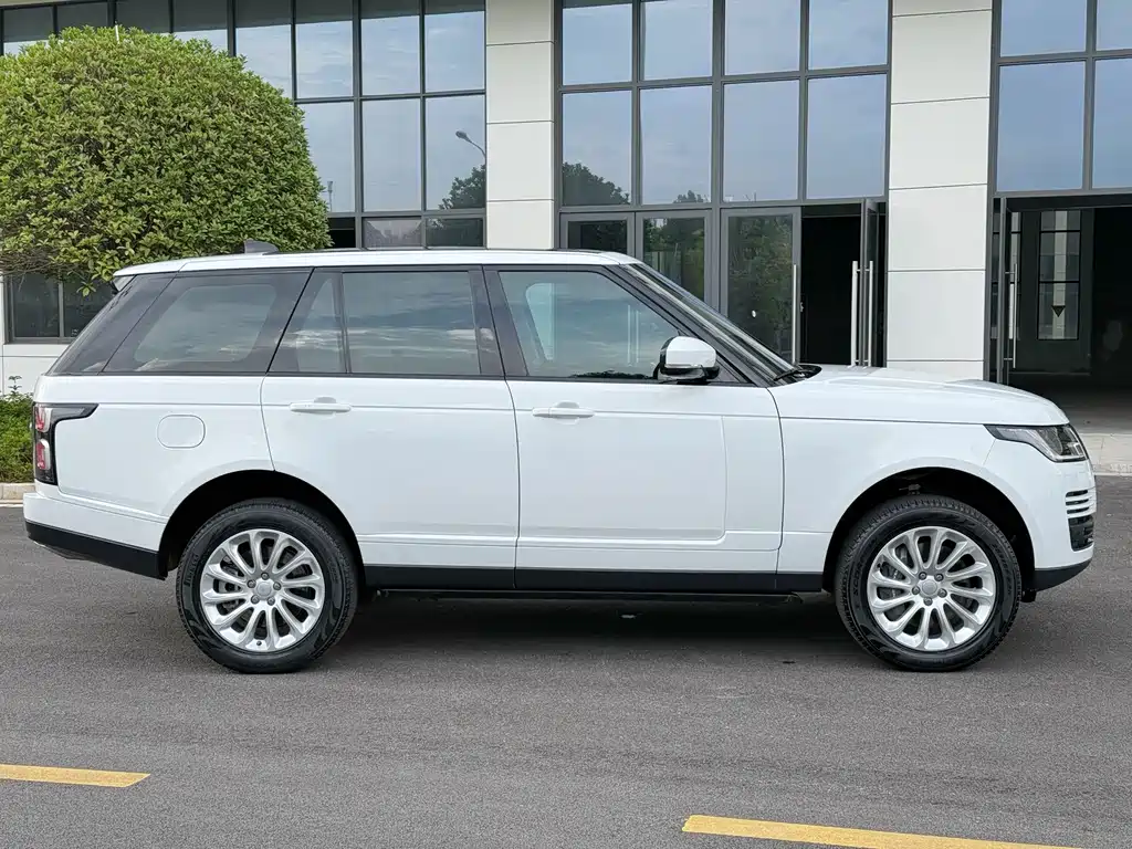 Land Rover Range Rover 2022 3.0 L6 360PS Autobiography 2023 - thumbnail 4