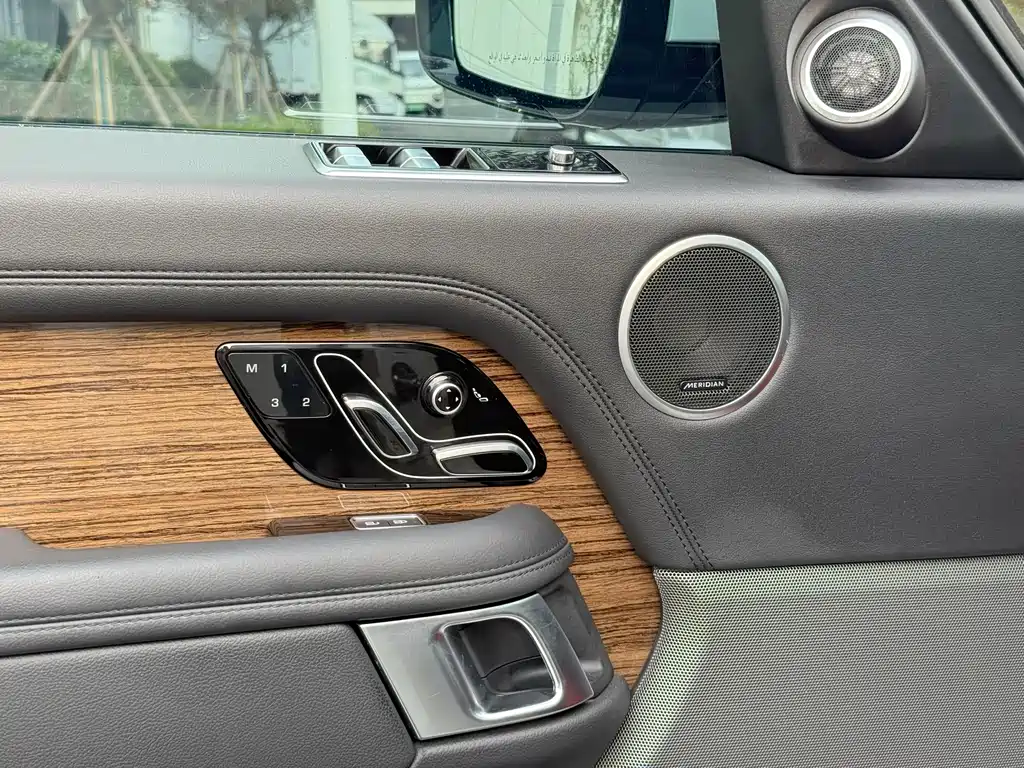 Land Rover Range Rover 2022 3.0 L6 360PS Autobiography 2023 - thumbnail 10
