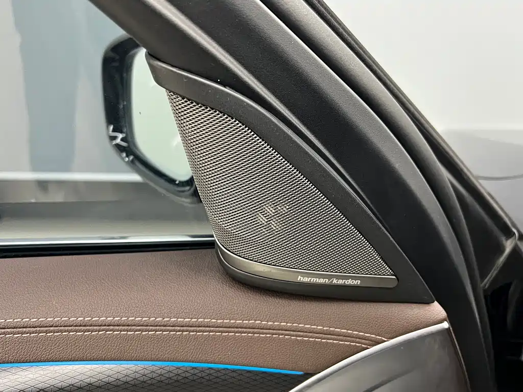 BMW BMW 5 Series Hybrid 2021 Model 535Le Pioneer Edition M Sport Package 2021 - thumbnail 6