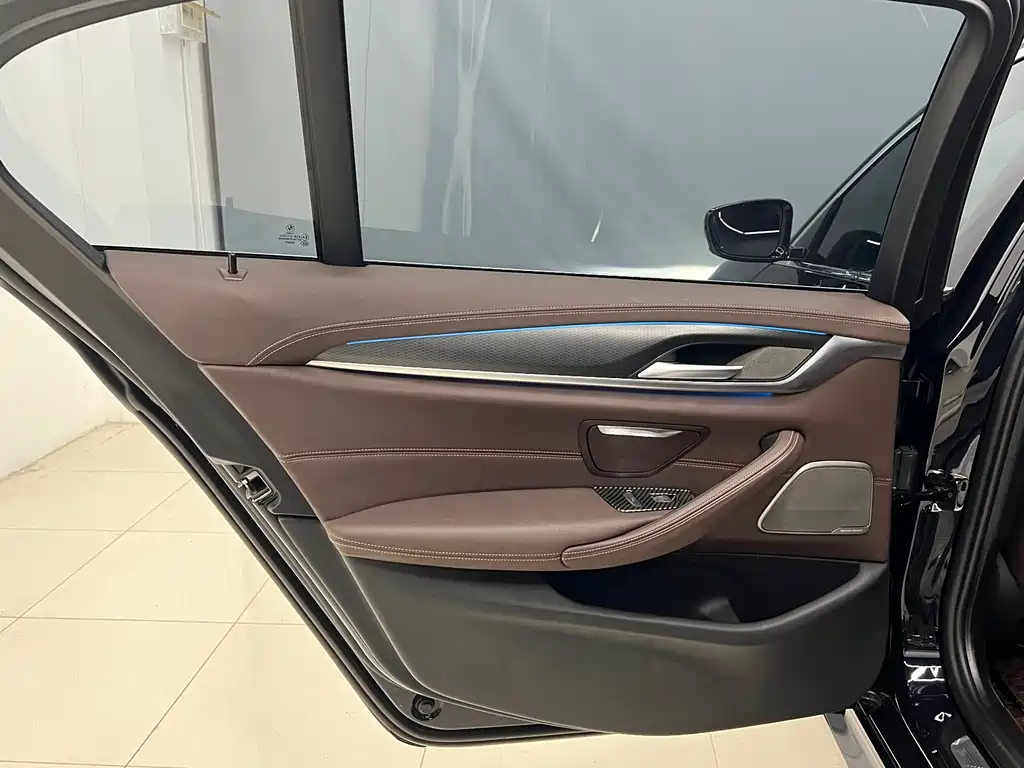 BMW BMW 5 Series Hybrid 2021 Model 535Le Pioneer Edition M Sport Package 2021 - thumbnail 9