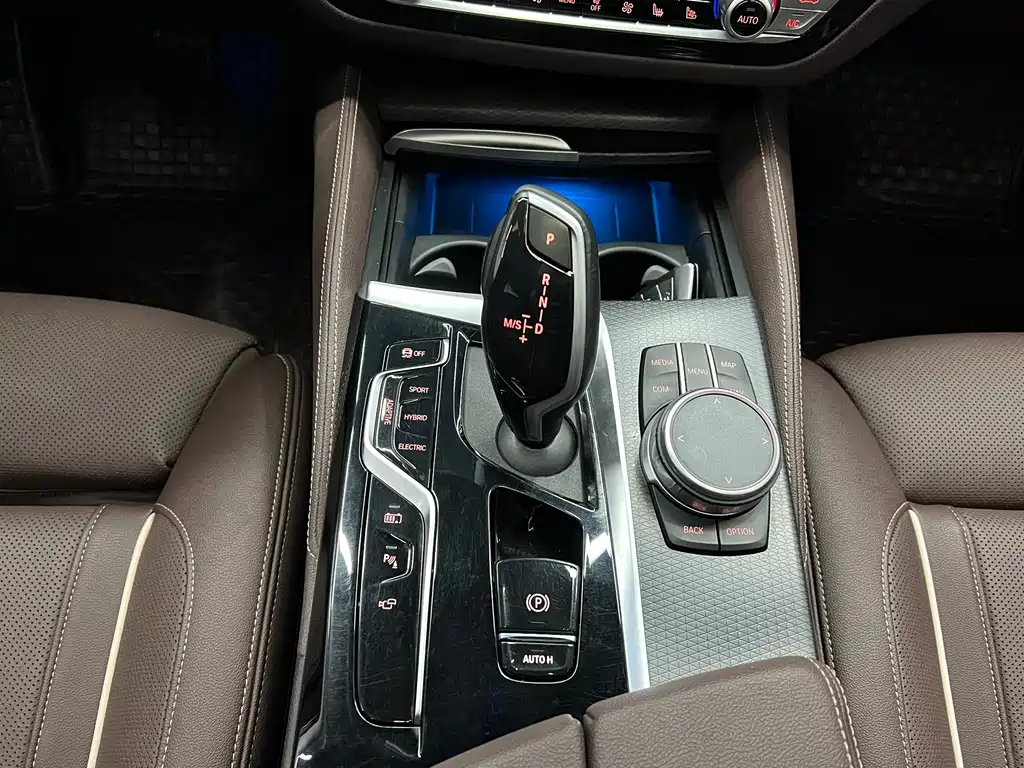 BMW BMW 5 Series Hybrid 2021 Model 535Le Pioneer Edition M Sport Package 2021 - thumbnail 13