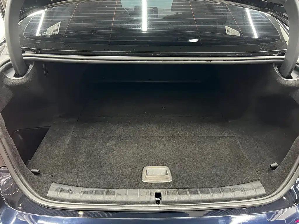 BMW BMW 5 Series Hybrid 2021 Model 535Le Pioneer Edition M Sport Package 2021 - thumbnail 18