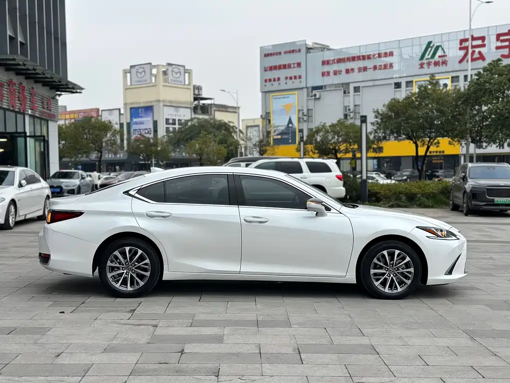 Lexus Lexus ES 2022 200 Excellent Edition 2023 - thumbnail 2