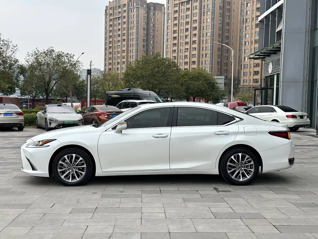 Lexus Lexus ES 2022 200 Excellent Edition 2023 - thumbnail 14
