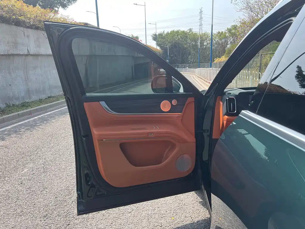 AITO M9 Aito M9 2024 Extended Range Ultra 42kWh 6-seater 2024 - thumbnail 16
