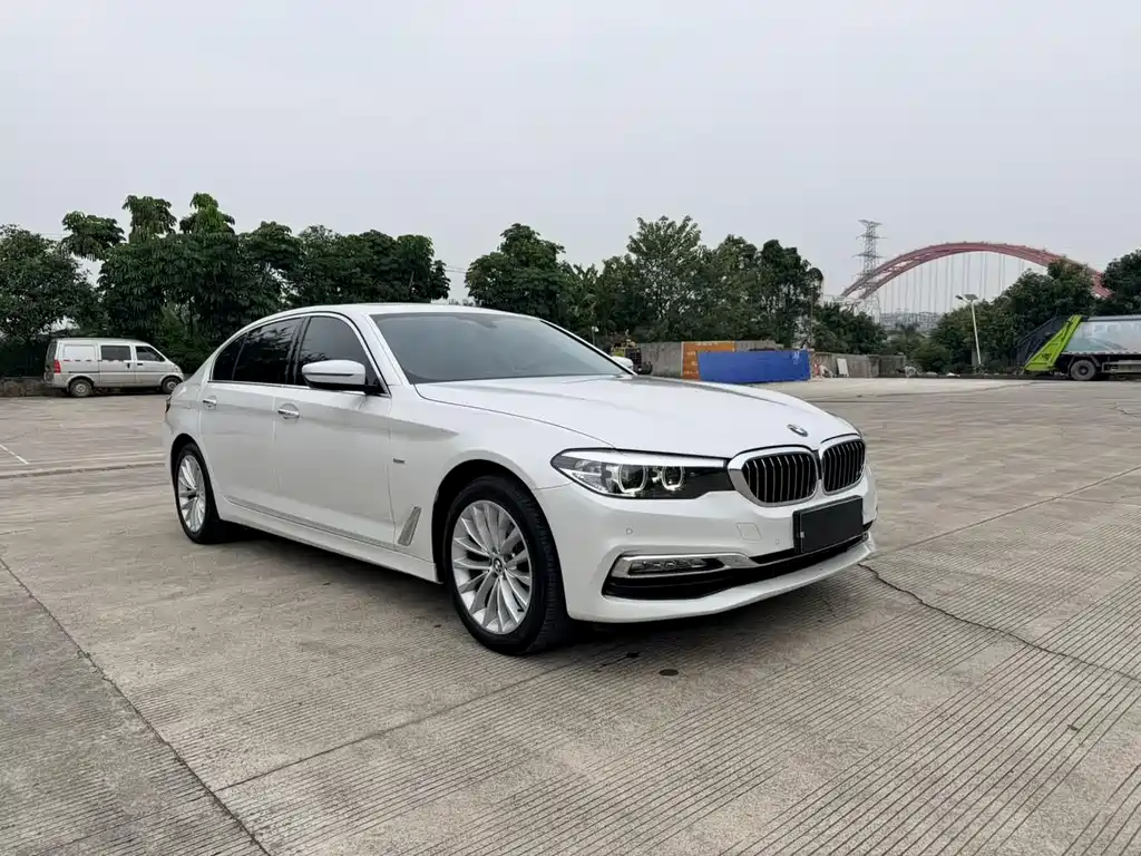 BMW BMW 5 Series 2018 525Li Luxury Package 2018 - thumbnail 3