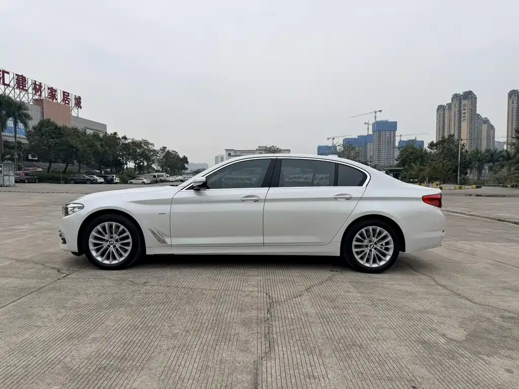 BMW BMW 5 Series 2018 525Li Luxury Package 2018 - thumbnail 4