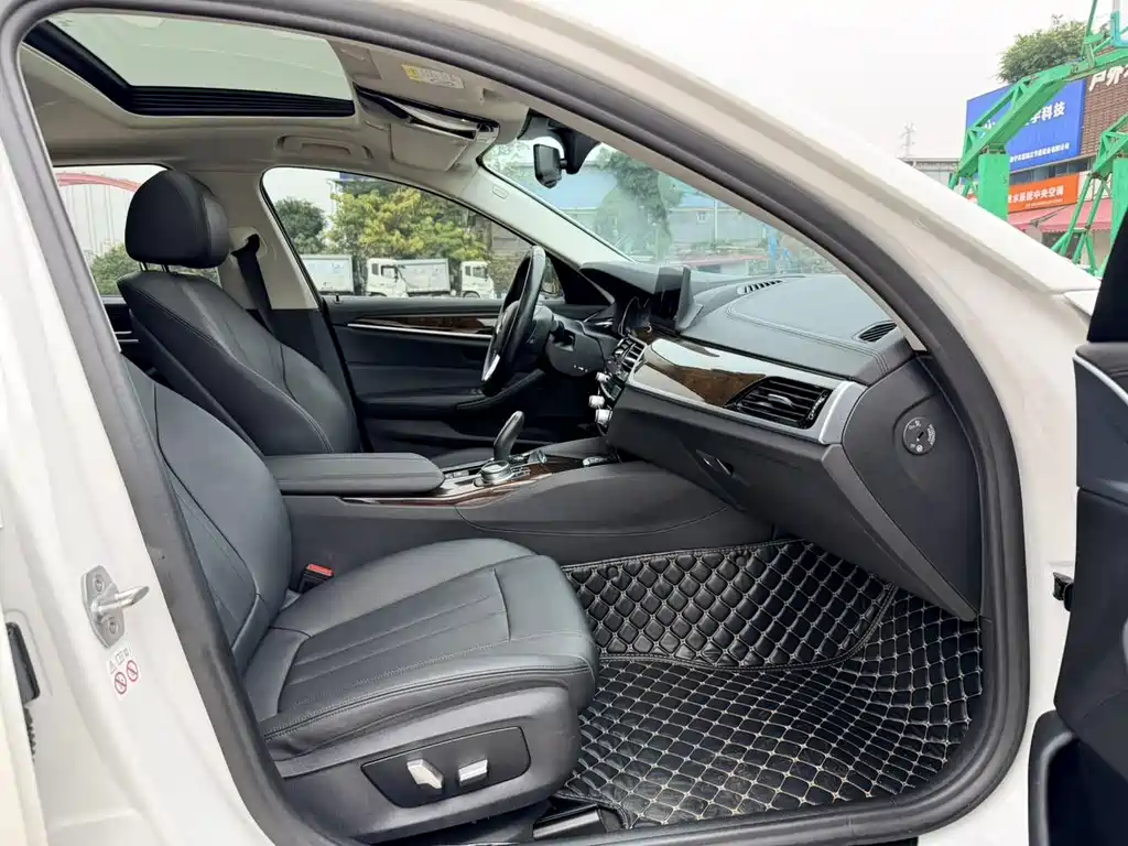 BMW BMW 5 Series 2018 525Li Luxury Package 2018 - thumbnail 9