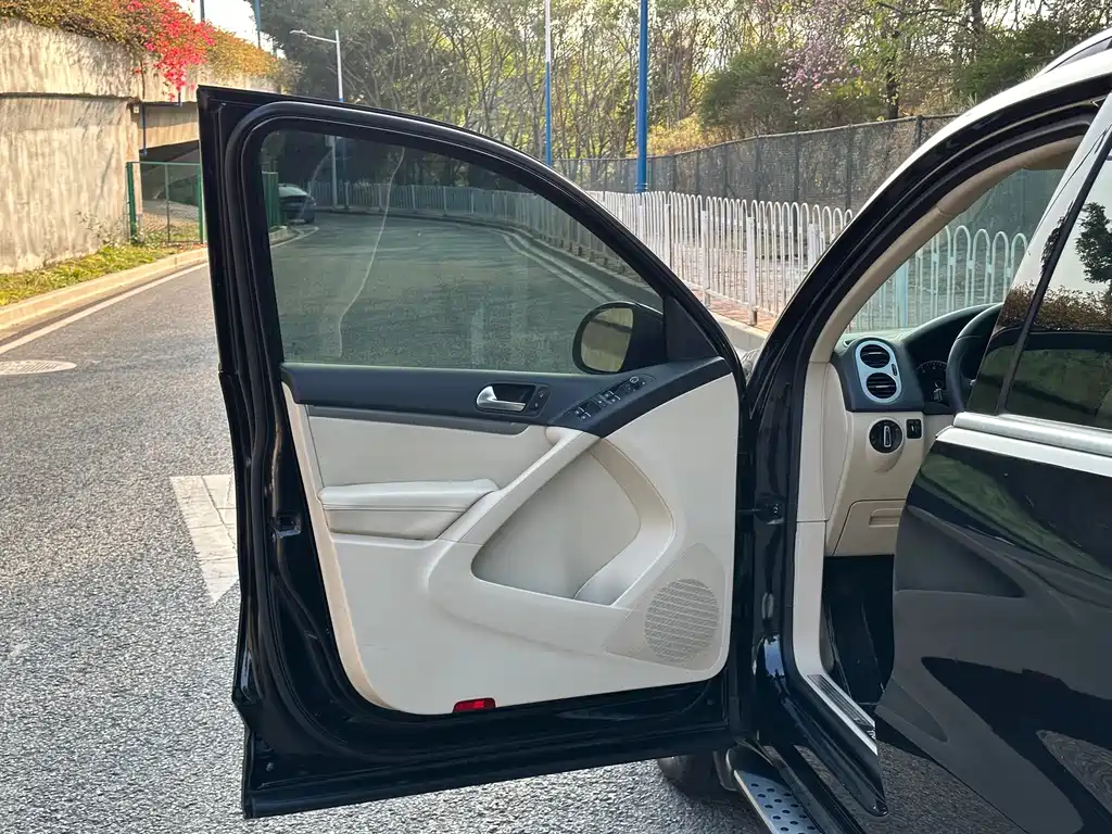 Volkswagen Volkswagen Tiguan 2015 1.8 TSI Automatic 2WD Luxury Edition 2015 - thumbnail 12