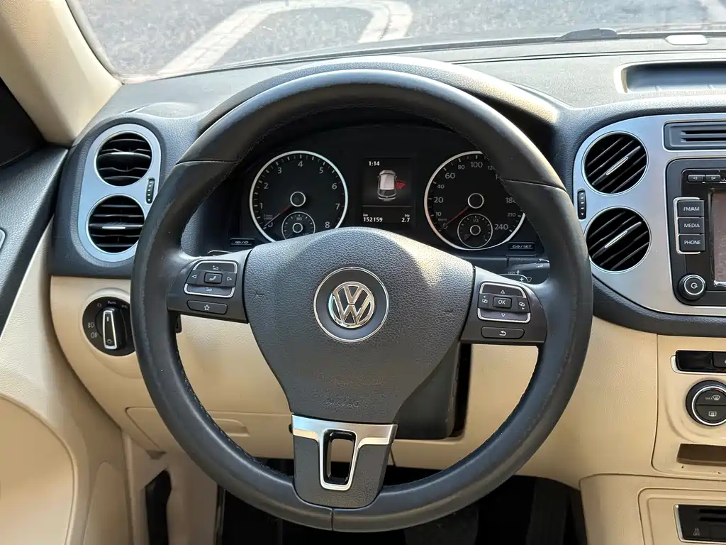 Volkswagen Volkswagen Tiguan 2015 1.8 TSI Automatic 2WD Luxury Edition 2015 - thumbnail 14
