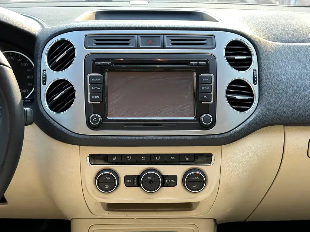 Volkswagen Volkswagen Tiguan 2015 1.8 TSI Automatic 2WD Luxury Edition 2015 - thumbnail 15